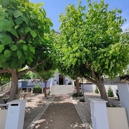 Hotel Moderno - Bed & Breakfast Cervia Bagian luar foto
