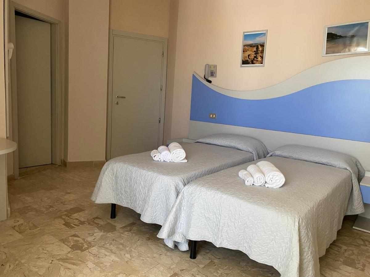 Hotel Moderno - Bed & Breakfast Cervia Bagian luar foto