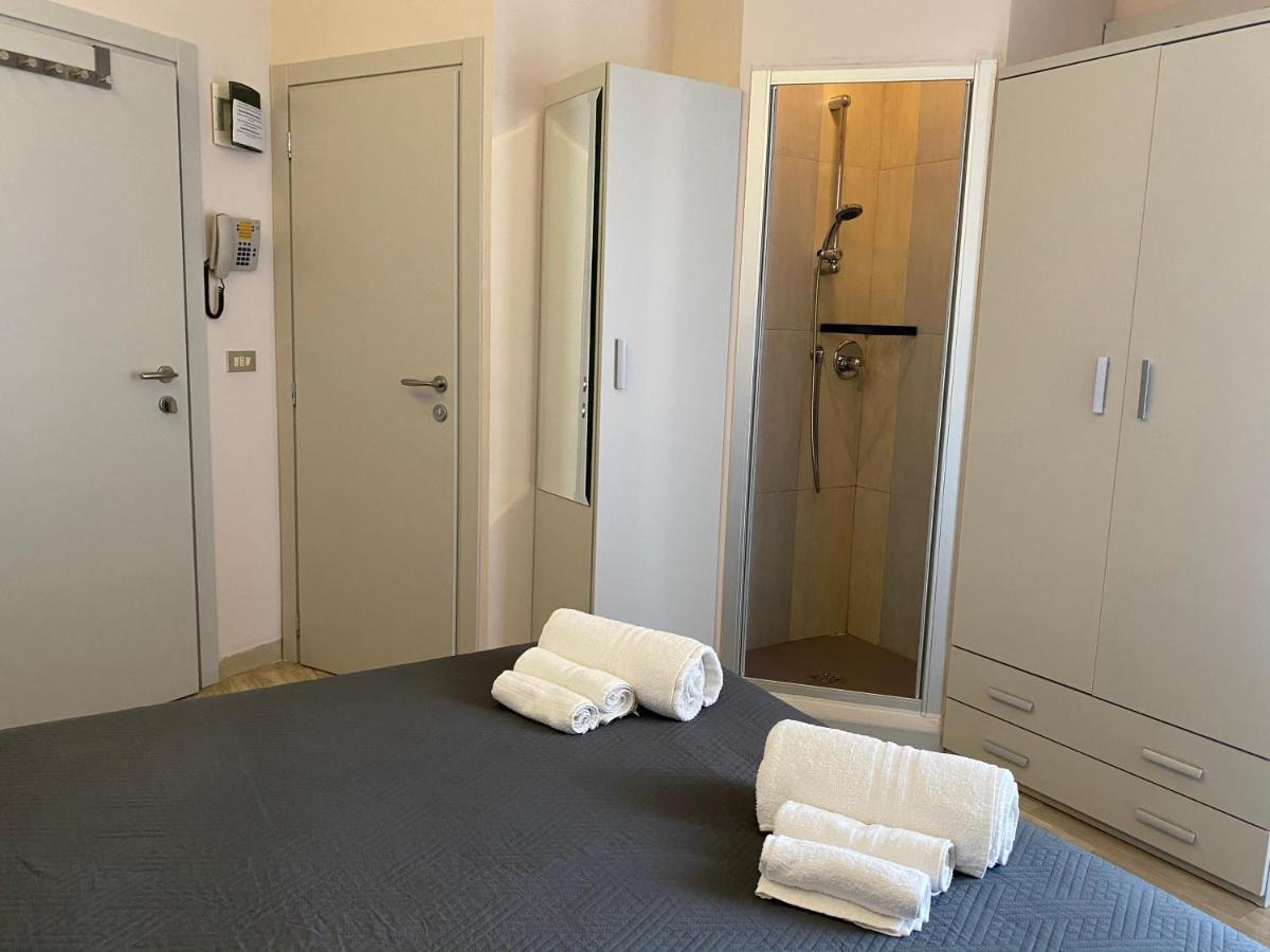 Hotel Moderno - Bed & Breakfast Cervia Bagian luar foto