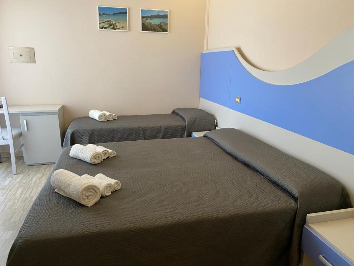 Hotel Moderno - Bed & Breakfast Cervia Bagian luar foto