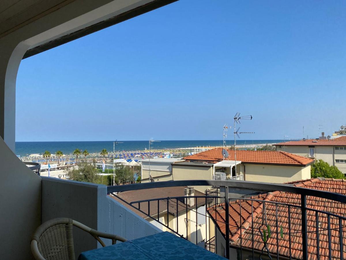 Hotel Moderno - Bed & Breakfast Cervia Bagian luar foto