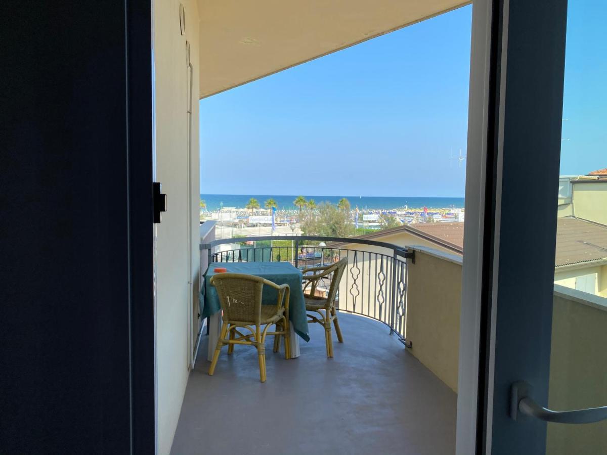 Hotel Moderno - Bed & Breakfast Cervia Bagian luar foto