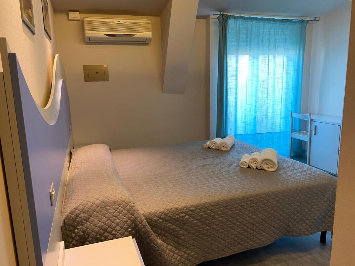 Hotel Moderno - Bed & Breakfast Cervia Bagian luar foto