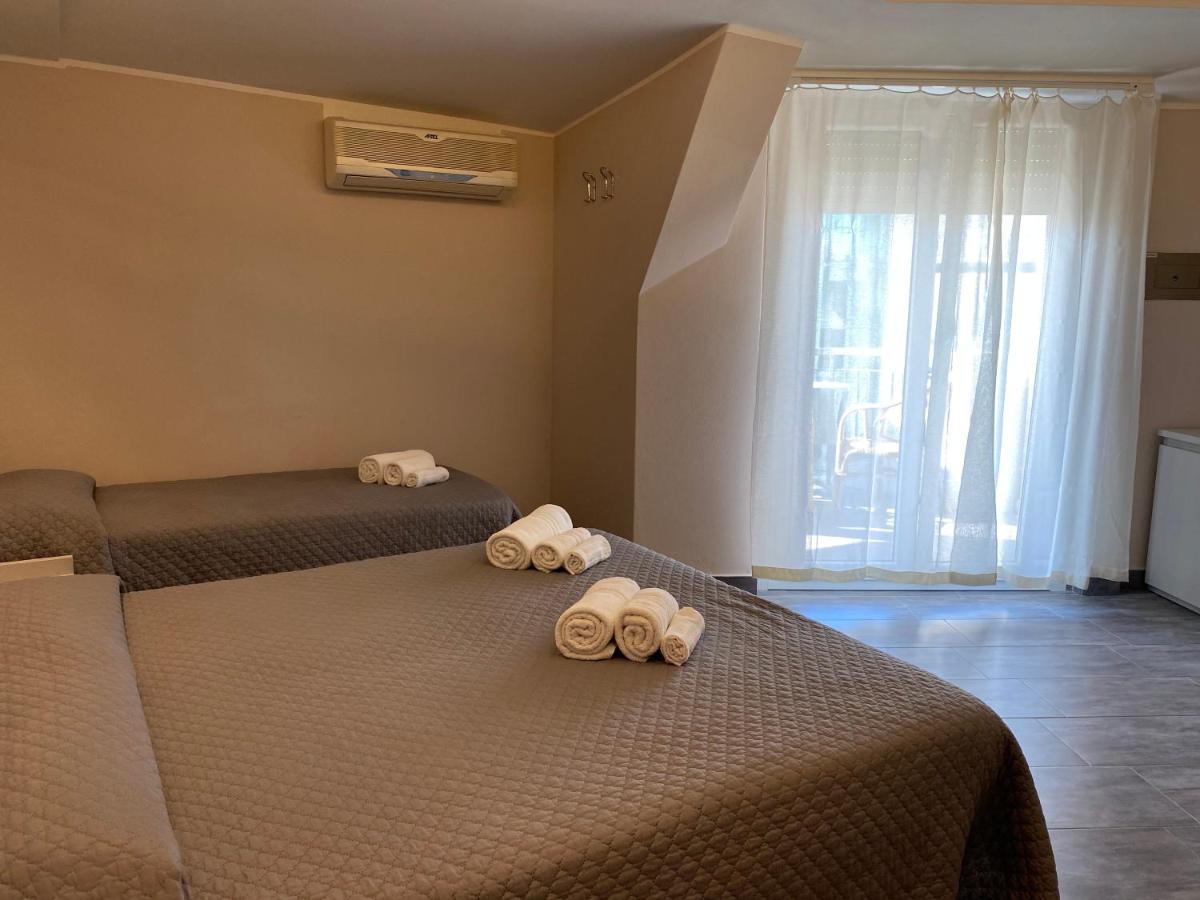 Hotel Moderno - Bed & Breakfast Cervia Bagian luar foto