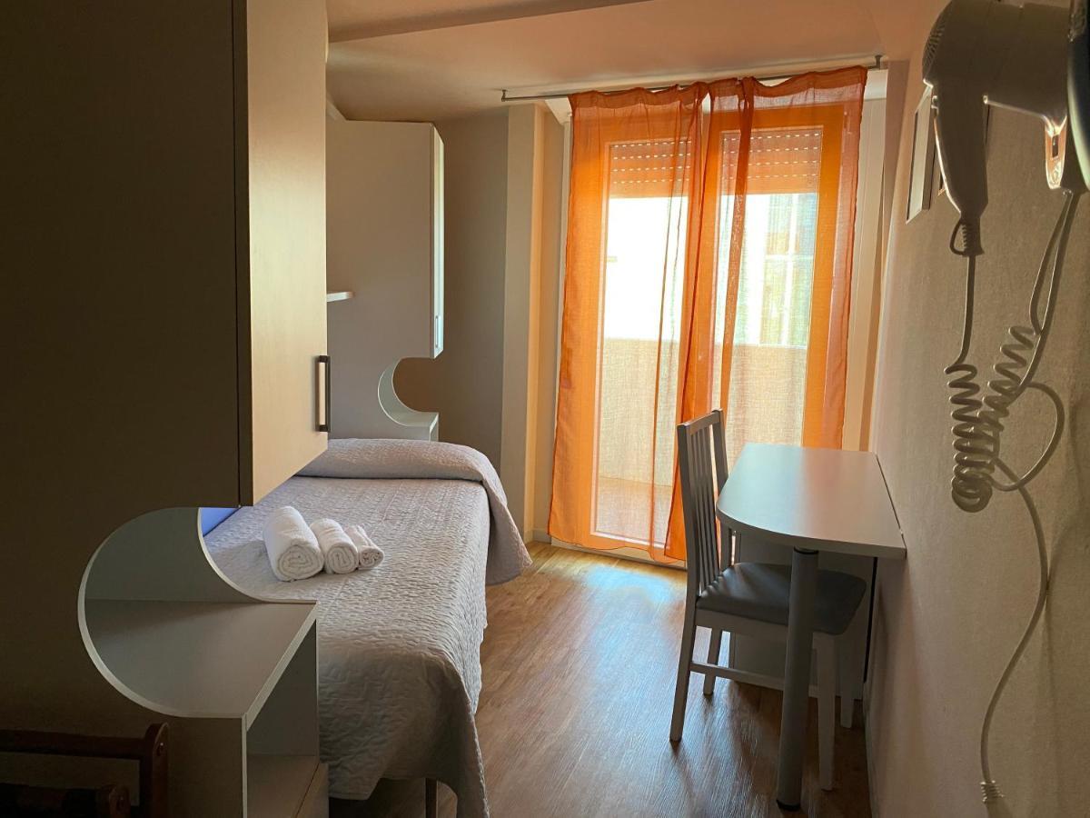 Hotel Moderno - Bed & Breakfast Cervia Bagian luar foto