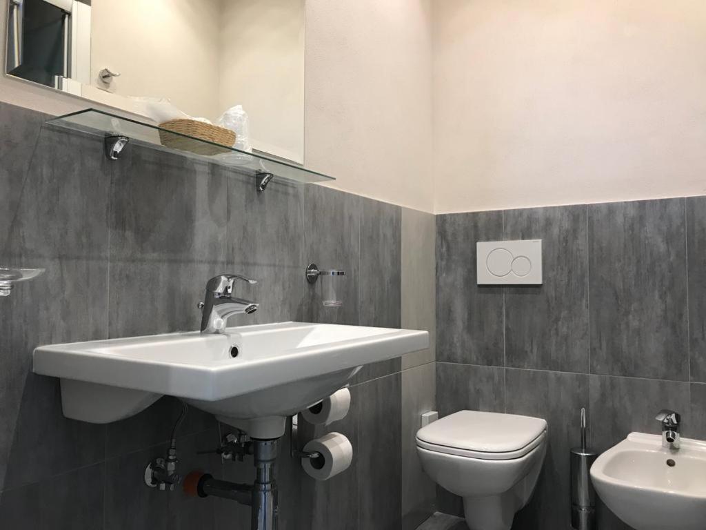 Hotel Moderno - Bed & Breakfast Cervia Bagian luar foto