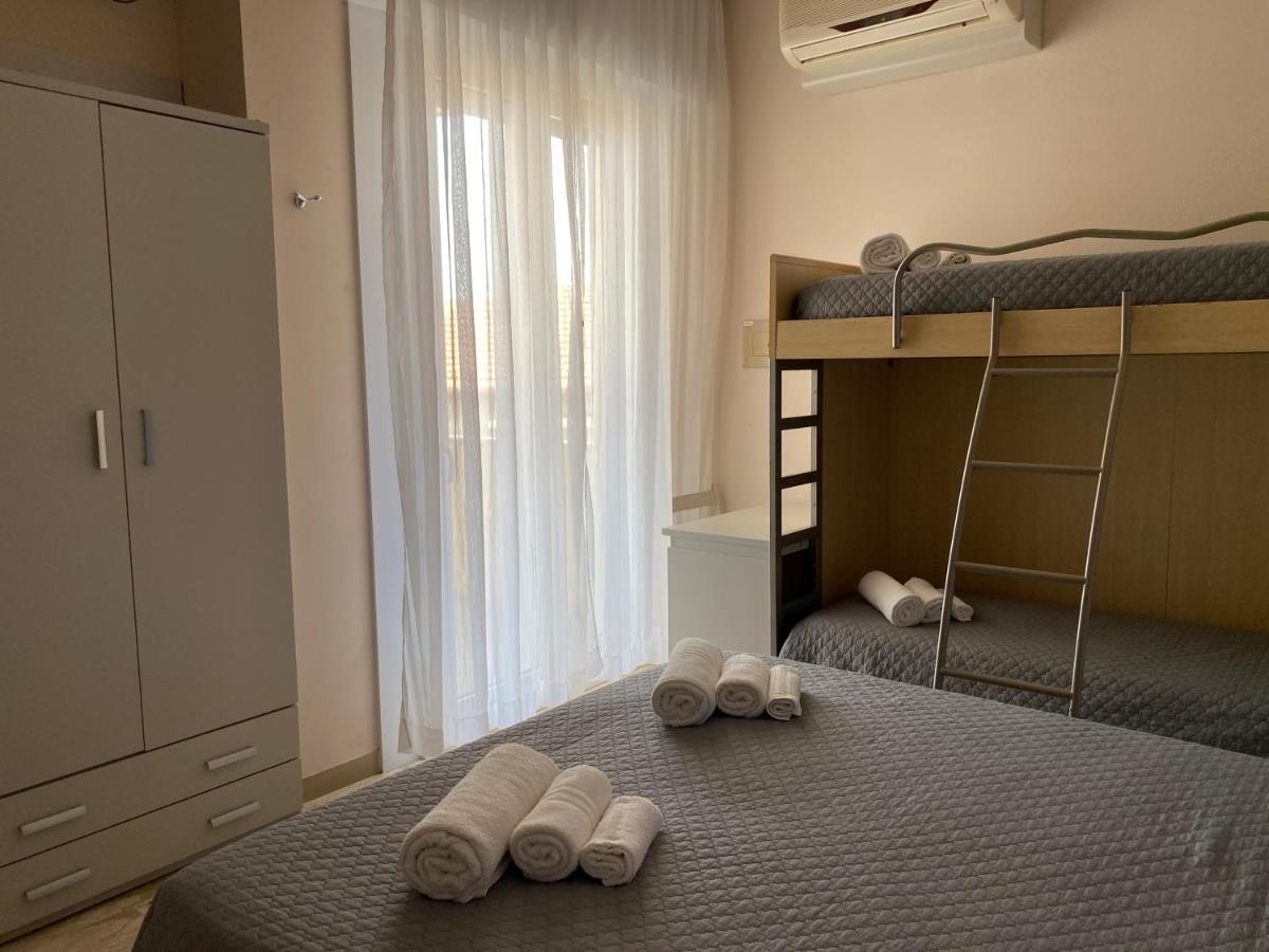 Hotel Moderno - Bed & Breakfast Cervia Bagian luar foto