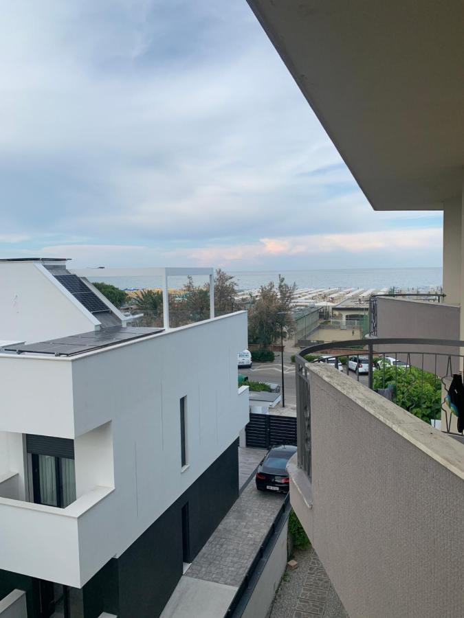 Hotel Moderno - Bed & Breakfast Cervia Bagian luar foto