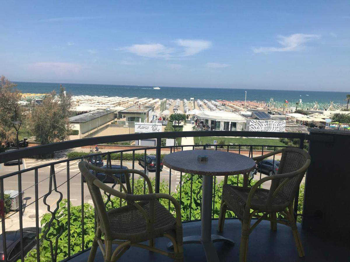 Hotel Moderno - Bed & Breakfast Cervia Bagian luar foto