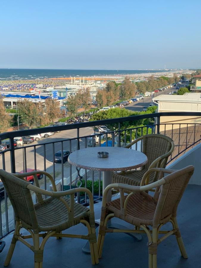 Hotel Moderno - Bed & Breakfast Cervia Bagian luar foto