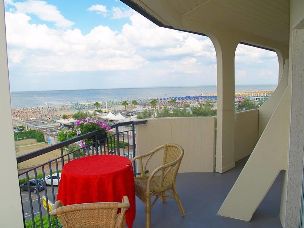 Hotel Moderno - Bed & Breakfast Cervia Bagian luar foto