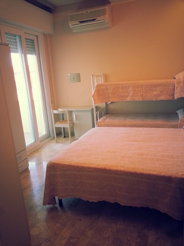 Hotel Moderno - Bed & Breakfast Cervia Bagian luar foto
