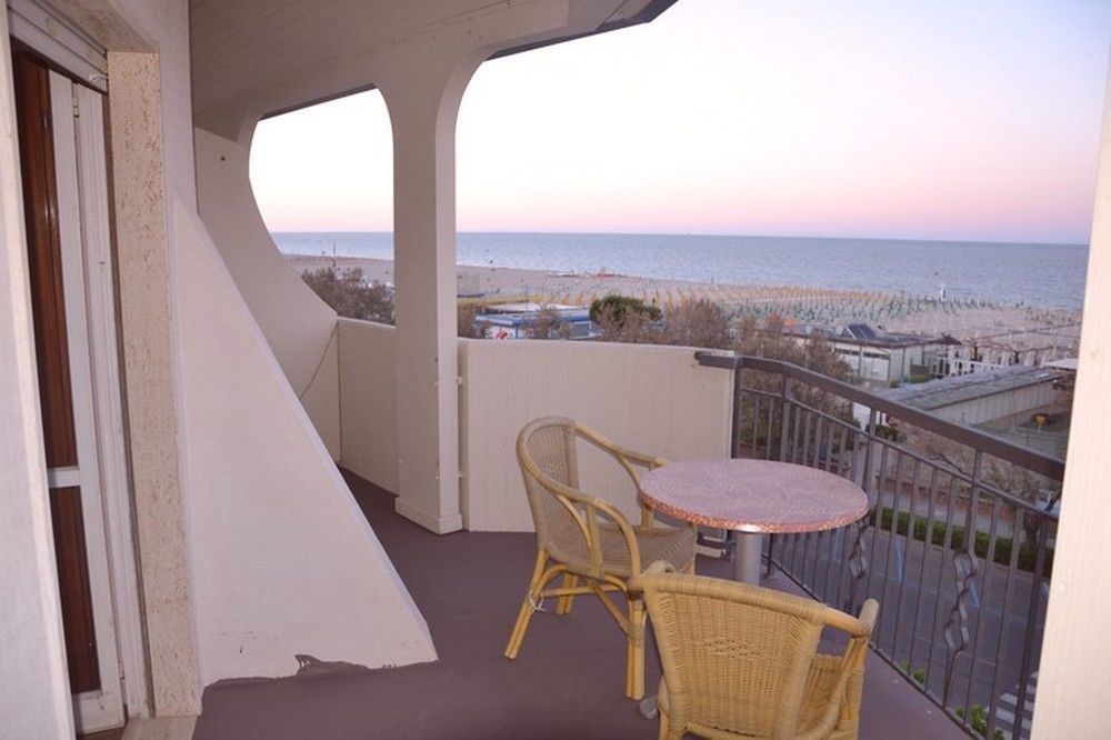 Hotel Moderno - Bed & Breakfast Cervia Bagian luar foto